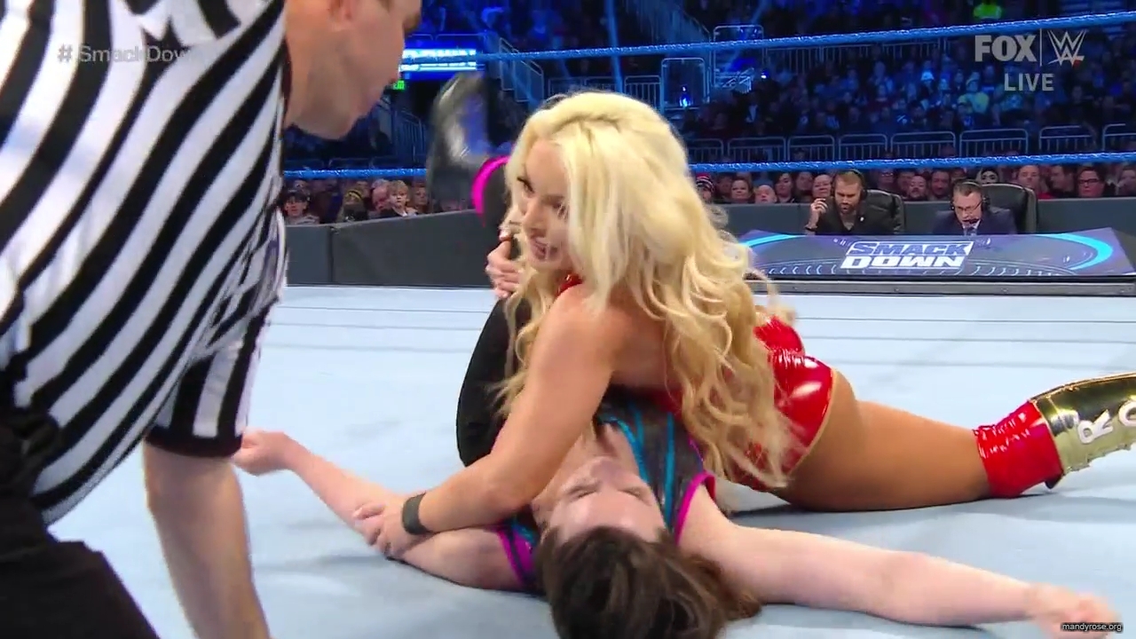 WWE_Friday_Night_SmackDown_2019_12_13_720p_HDTV_x264-NWCHD_mp40196.jpg