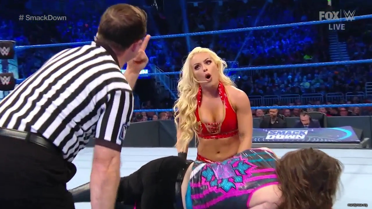 WWE_Friday_Night_SmackDown_2019_12_13_720p_HDTV_x264-NWCHD_mp40199.jpg