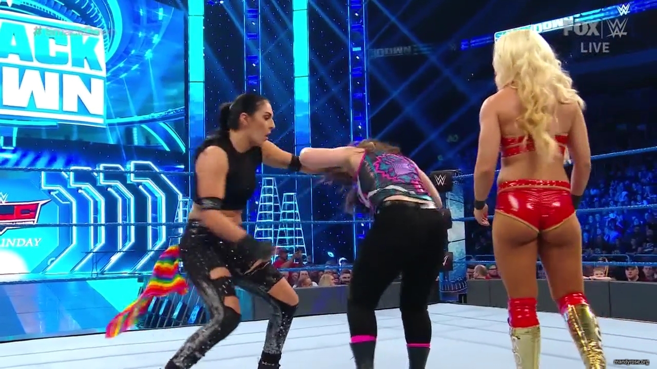 WWE_Friday_Night_SmackDown_2019_12_13_720p_HDTV_x264-NWCHD_mp40211.jpg