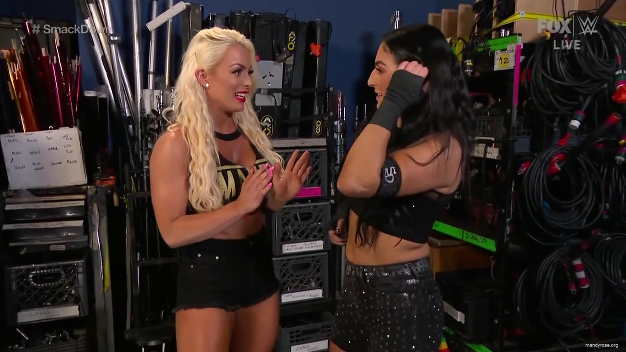 WWE_Friday_Night_SmackDown_2020_01_17_720p_HDTV_x264-NWCHD_mp40018.jpg