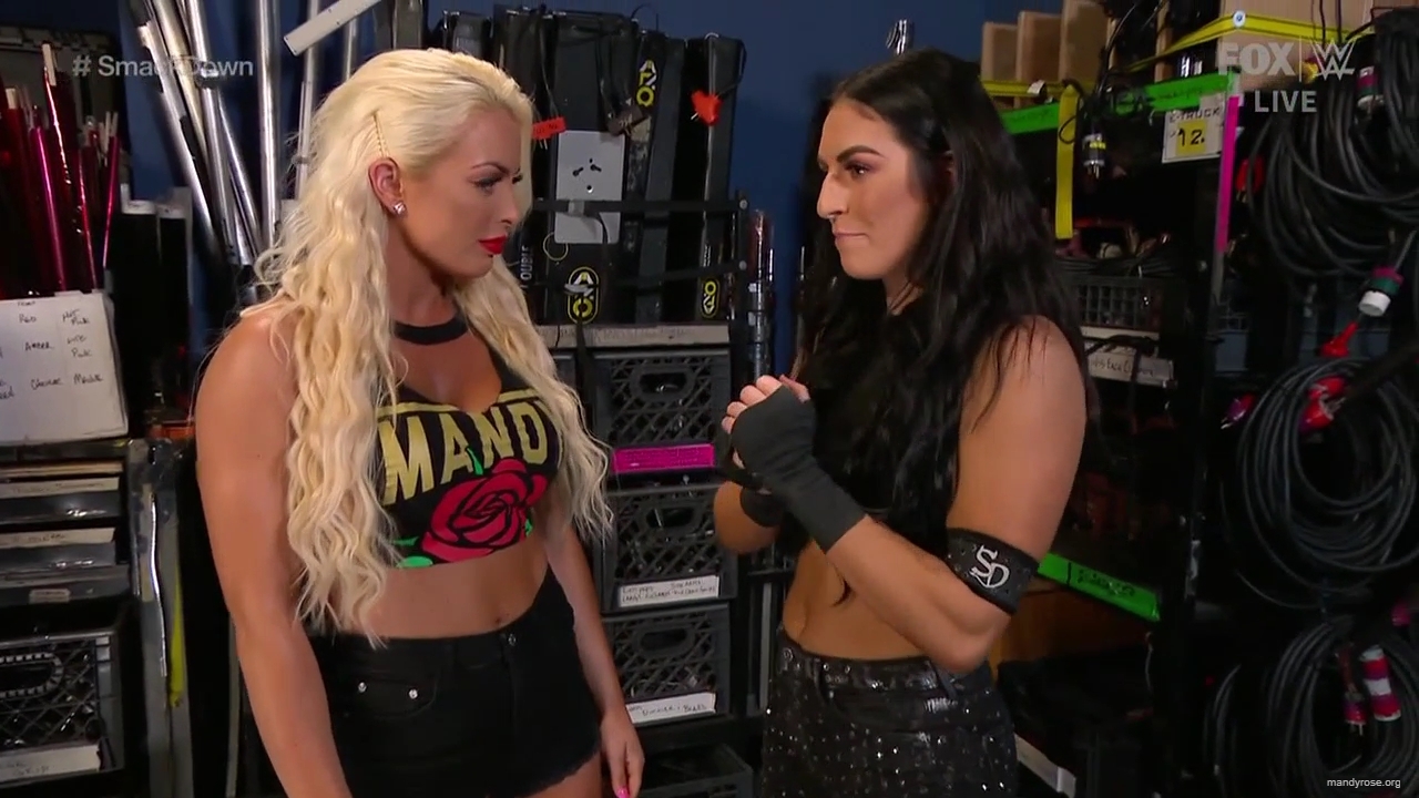 WWE_Friday_Night_SmackDown_2020_01_17_720p_HDTV_x264-NWCHD_mp40028.jpg