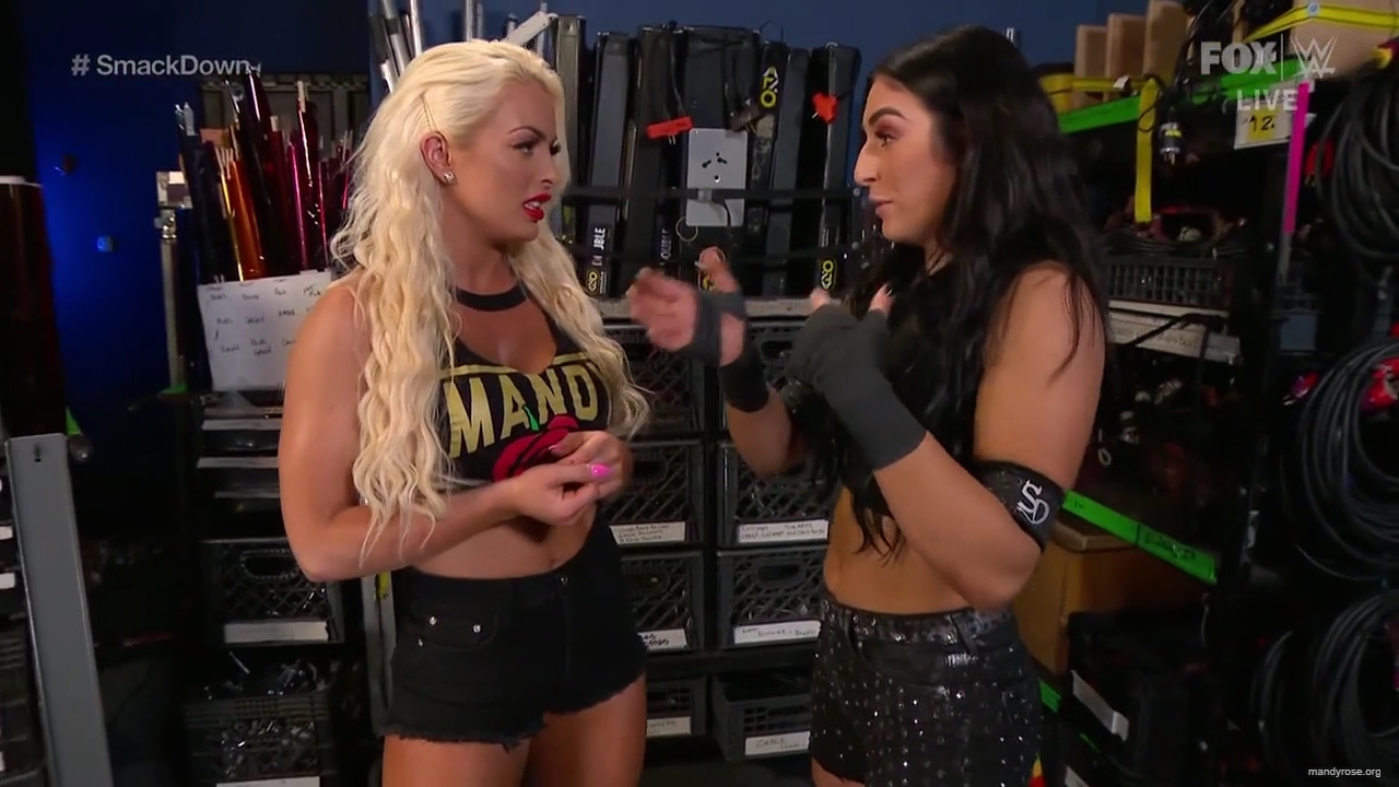WWE_Friday_Night_SmackDown_2020_01_17_720p_HDTV_x264-NWCHD_mp40039.jpg