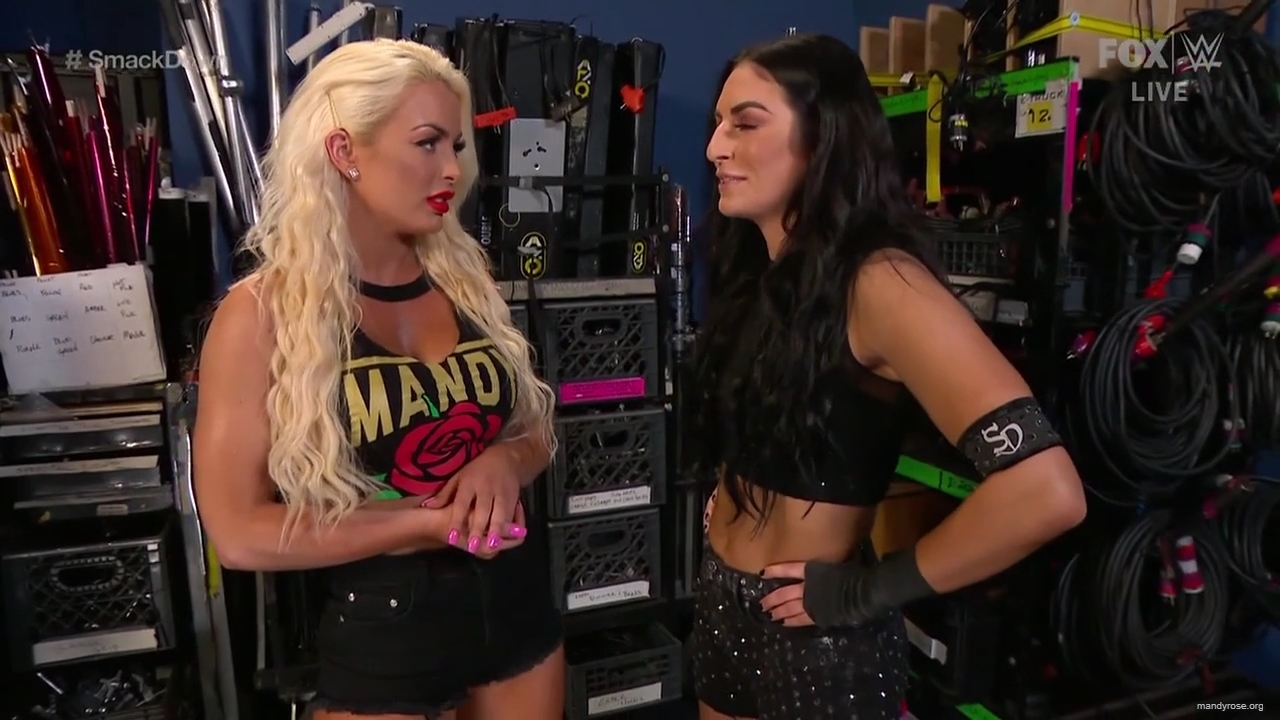 WWE_Friday_Night_SmackDown_2020_01_17_720p_HDTV_x264-NWCHD_mp40069.jpg