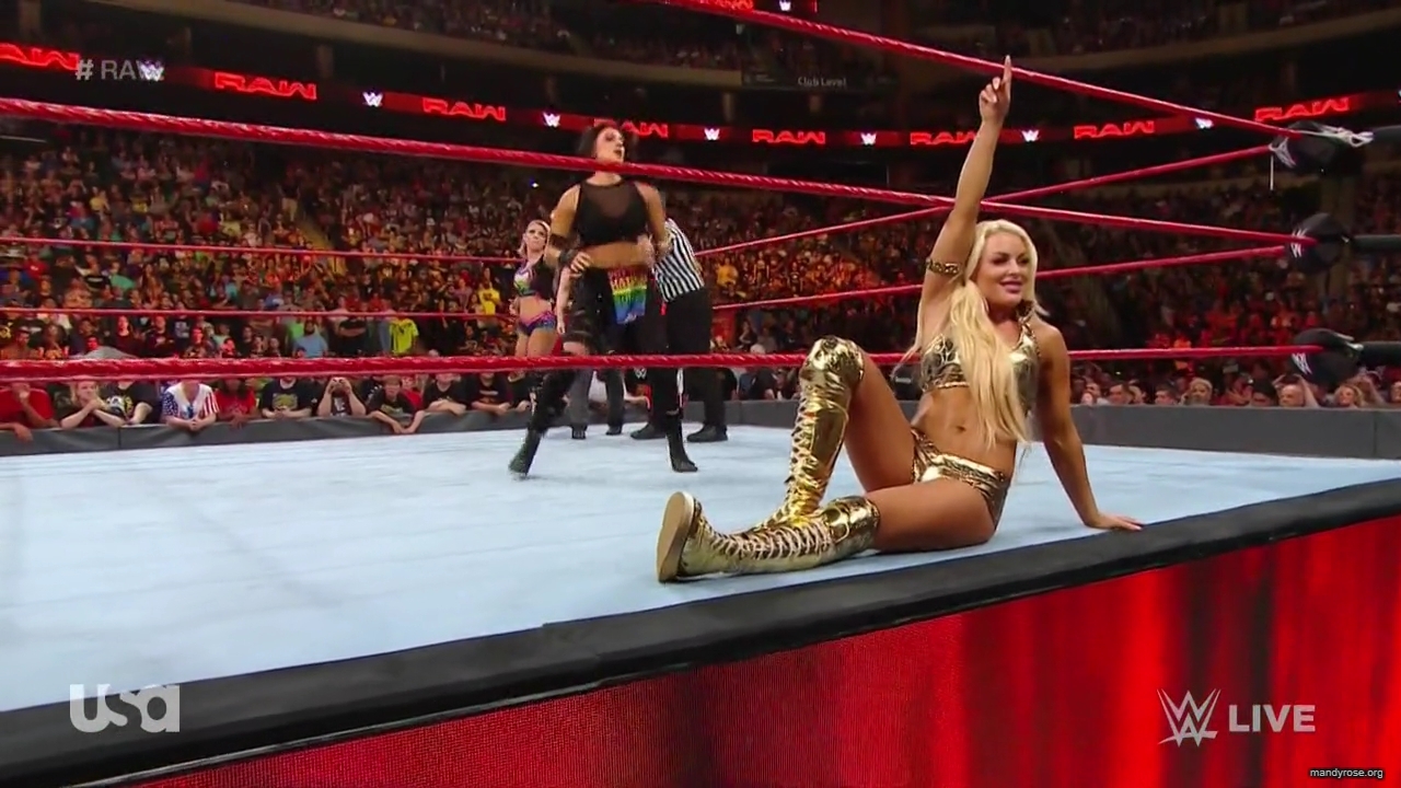 WWE_Monday_Night_RAW_2019_08_19_720p_HDTV_x264-KYR_mkv1698.jpg