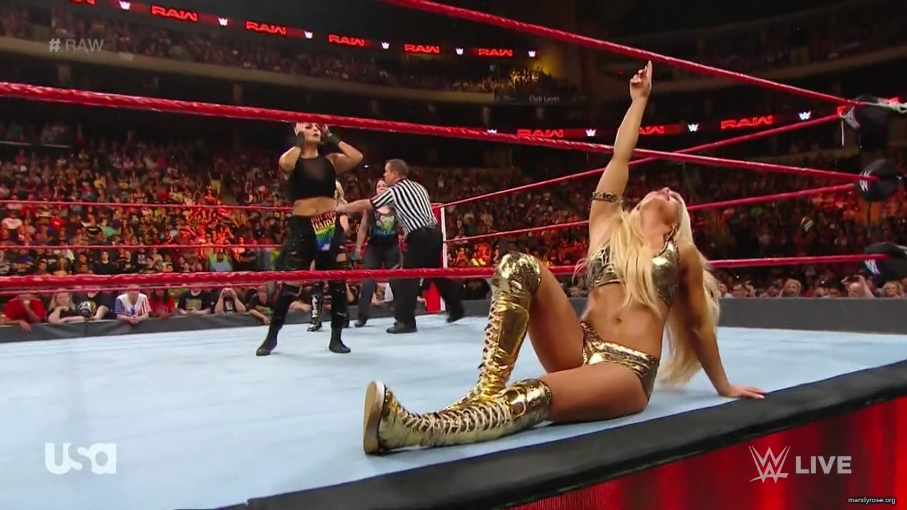 WWE_Monday_Night_RAW_2019_08_19_720p_HDTV_x264-KYR_mkv1699.jpg