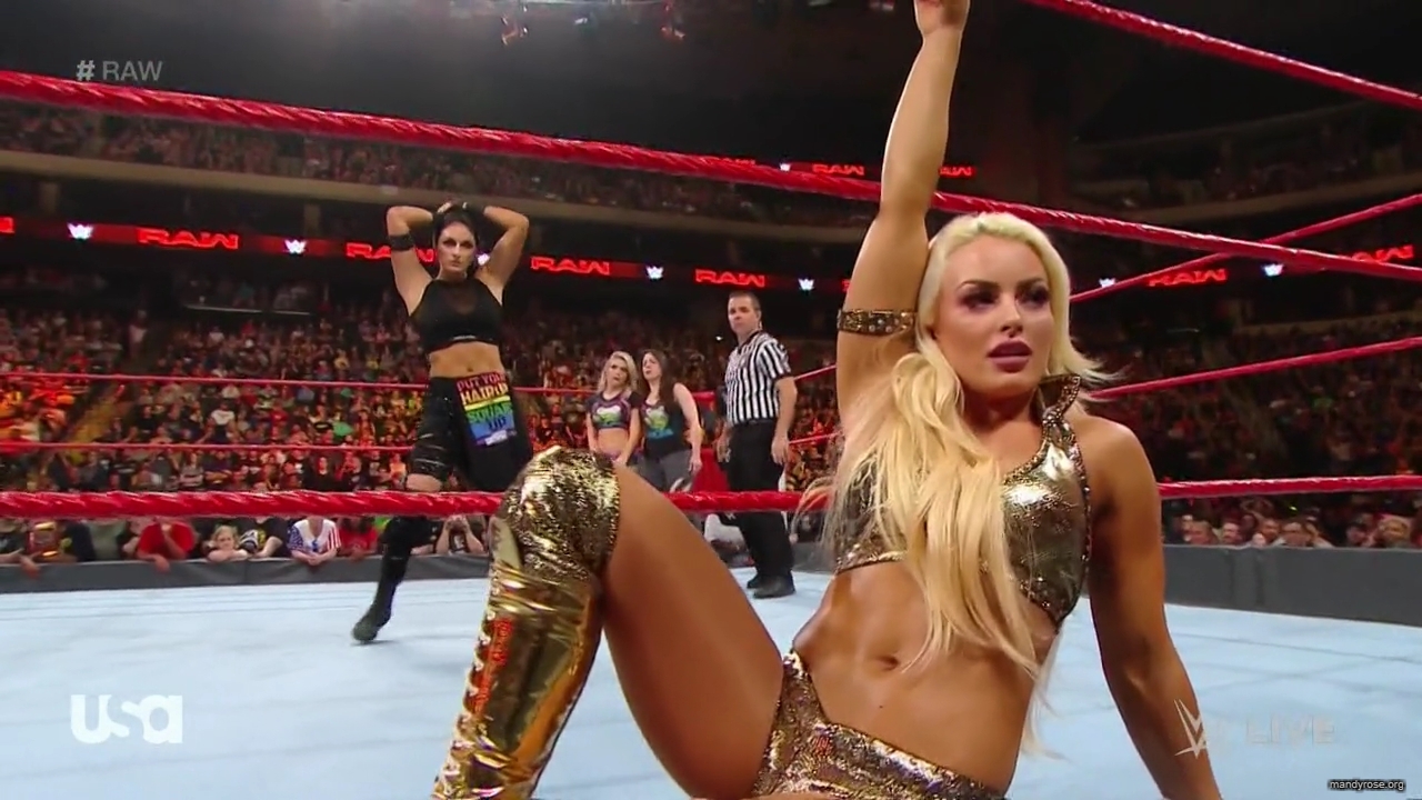 WWE_Monday_Night_RAW_2019_08_19_720p_HDTV_x264-KYR_mkv1701.jpg