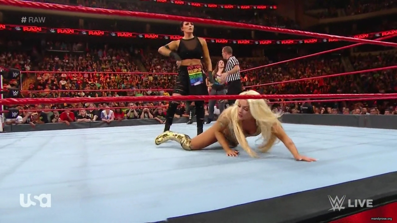 WWE_Monday_Night_RAW_2019_08_19_720p_HDTV_x264-KYR_mkv1706.jpg