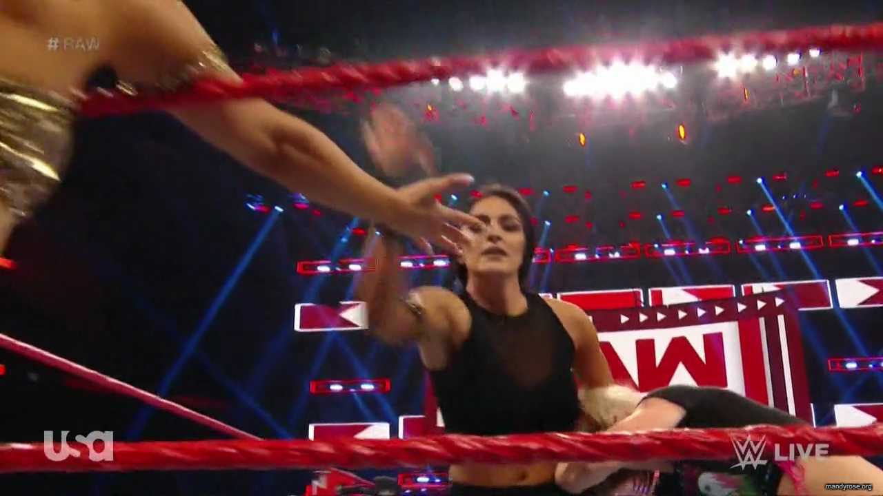 WWE_Monday_Night_RAW_2019_08_19_720p_HDTV_x264-KYR_mkv1764.jpg