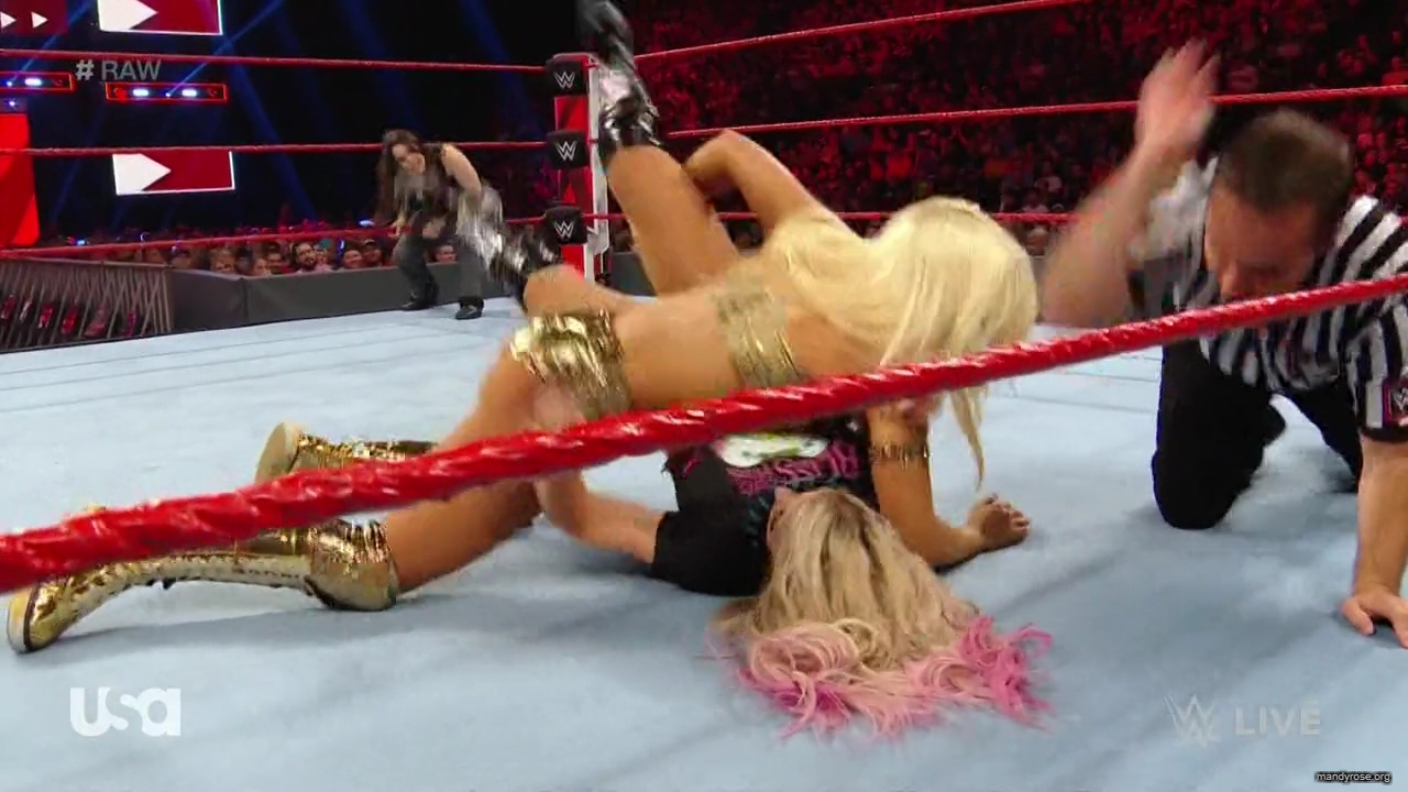 WWE_Monday_Night_RAW_2019_08_19_720p_HDTV_x264-KYR_mkv1778.jpg