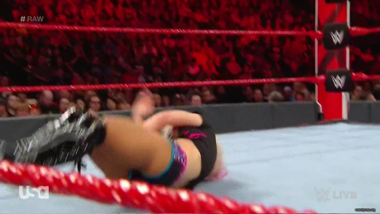 WWE_Monday_Night_RAW_2019_08_19_720p_HDTV_x264-KYR_mkv1811.jpg
