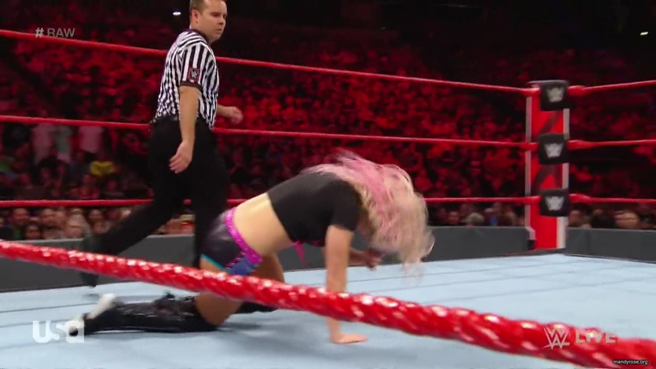 WWE_Monday_Night_RAW_2019_08_19_720p_HDTV_x264-KYR_mkv1812.jpg