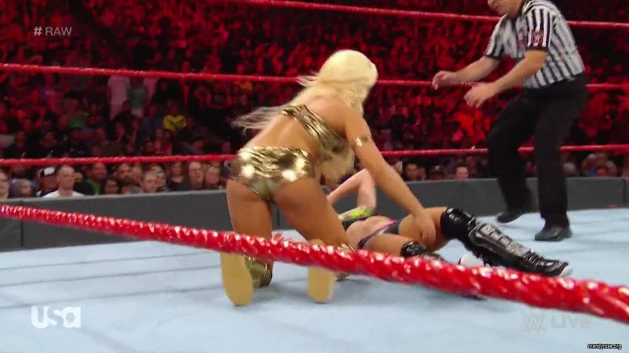 WWE_Monday_Night_RAW_2019_08_19_720p_HDTV_x264-KYR_mkv1817.jpg