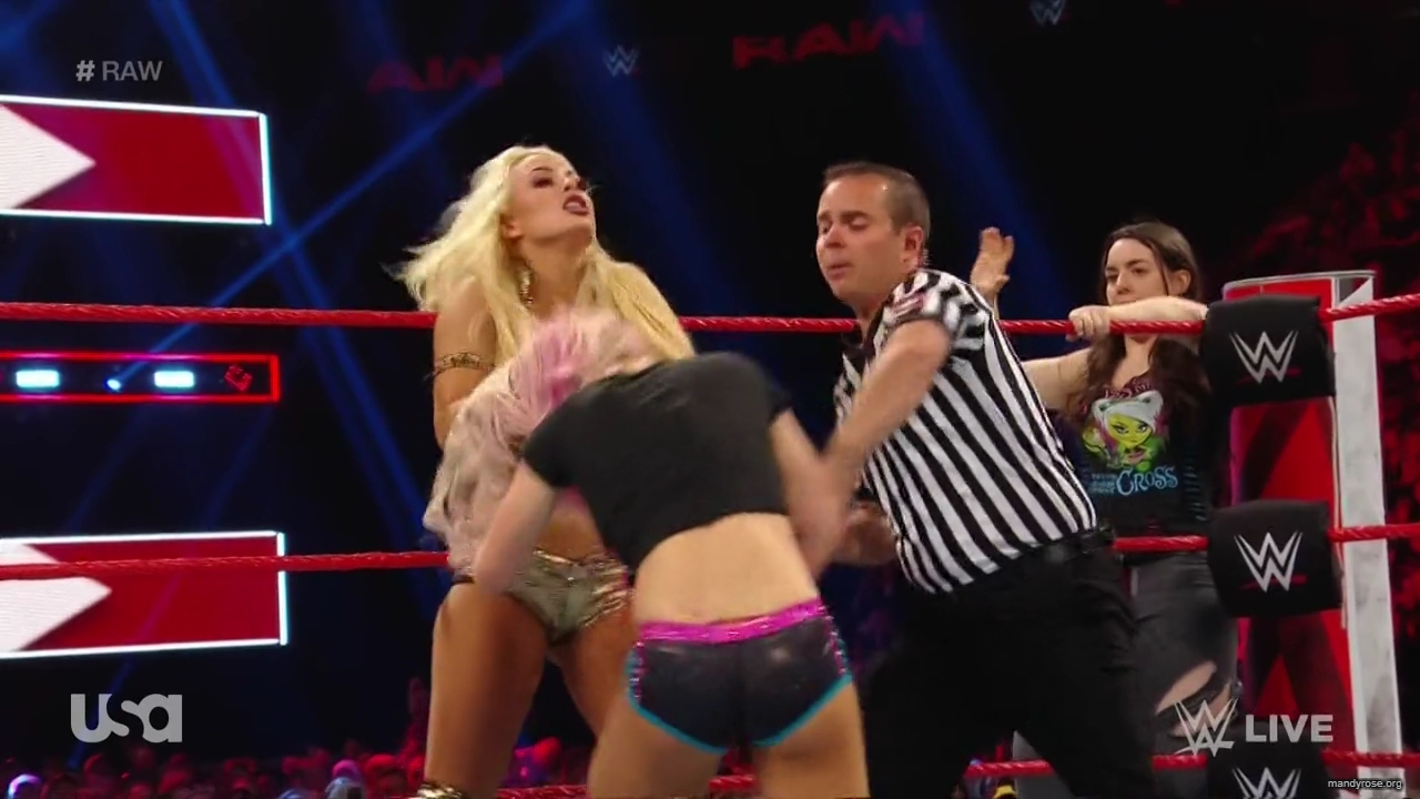 WWE_Monday_Night_RAW_2019_08_19_720p_HDTV_x264-KYR_mkv1830.jpg