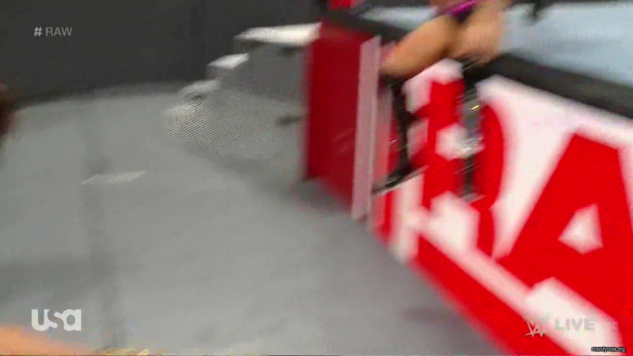 WWE_Monday_Night_RAW_2019_08_19_720p_HDTV_x264-KYR_mkv1845.jpg