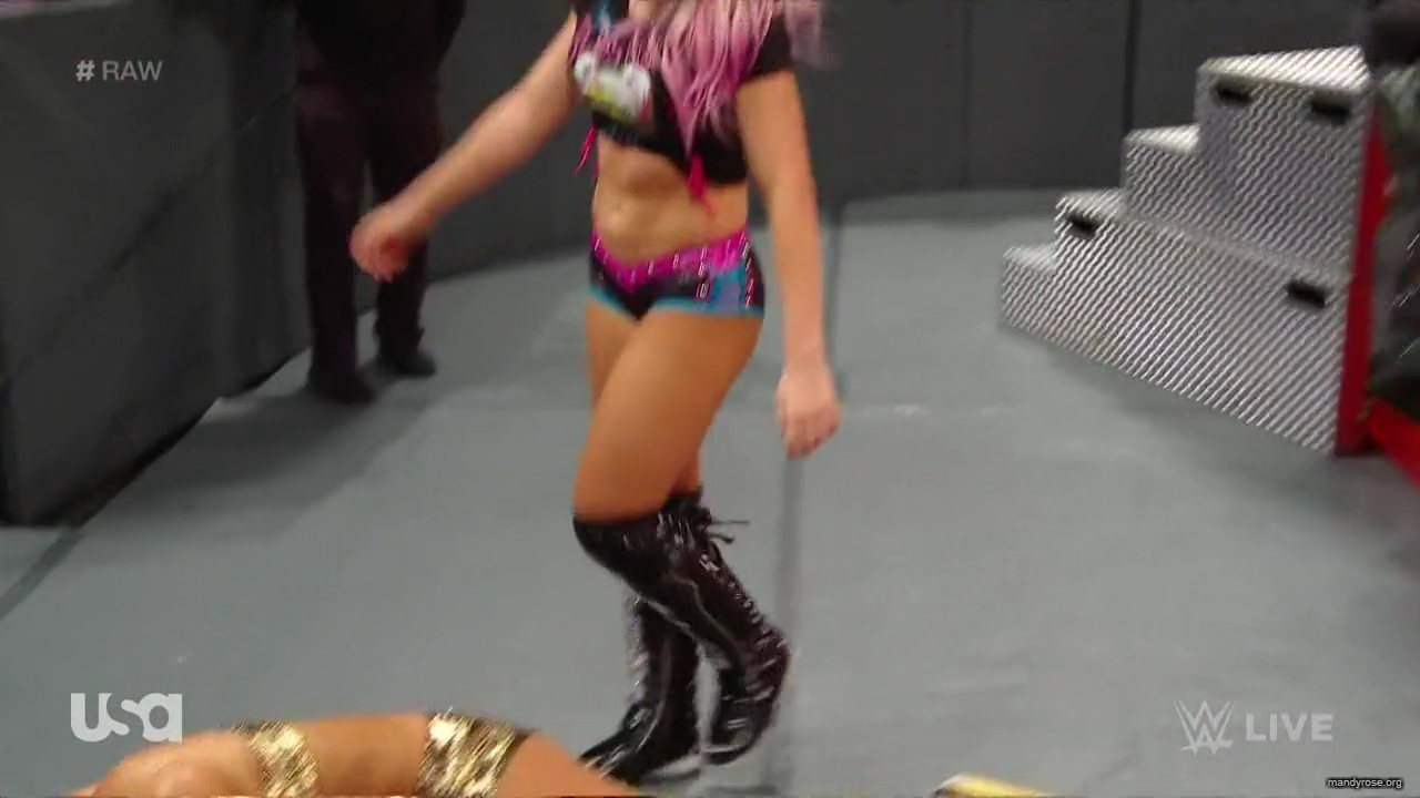 WWE_Monday_Night_RAW_2019_08_19_720p_HDTV_x264-KYR_mkv1847.jpg