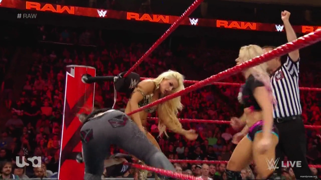 WWE_Monday_Night_RAW_2019_08_19_720p_HDTV_x264-KYR_mkv1869.jpg