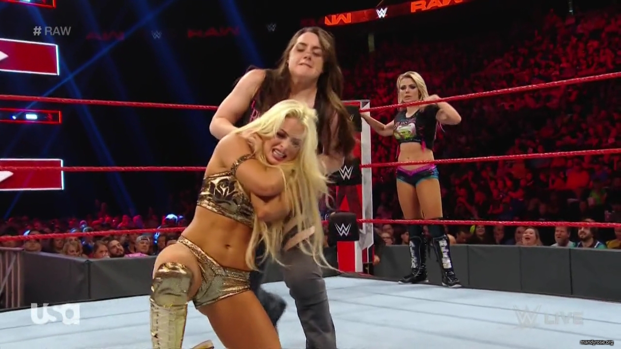 WWE_Monday_Night_RAW_2019_08_19_720p_HDTV_x264-KYR_mkv1895.jpg