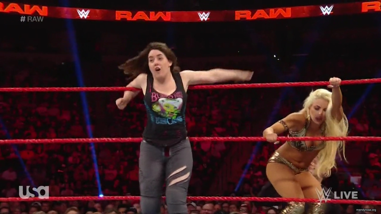WWE_Monday_Night_RAW_2019_08_19_720p_HDTV_x264-KYR_mkv1956.jpg