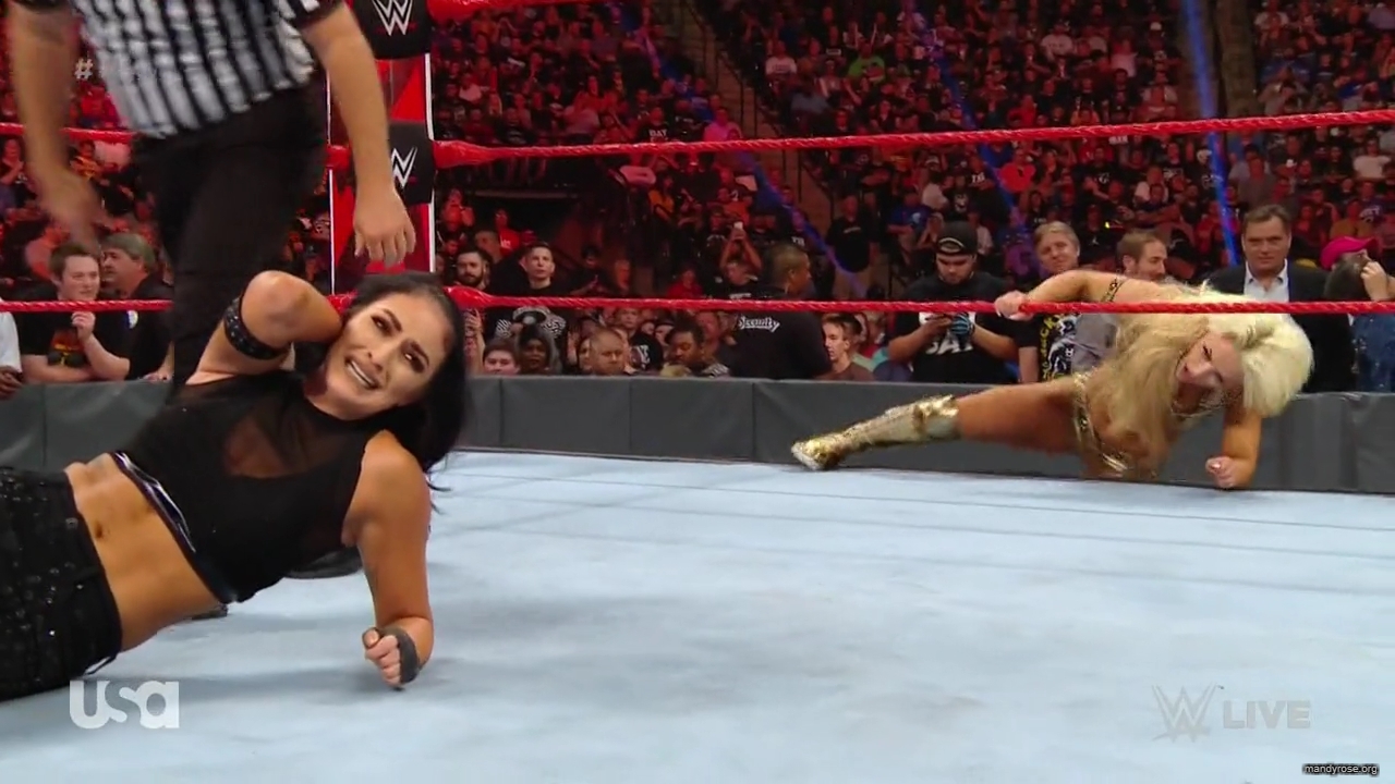 WWE_Monday_Night_RAW_2019_08_19_720p_HDTV_x264-KYR_mkv2001.jpg