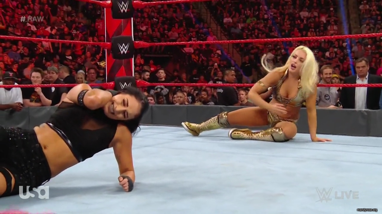 WWE_Monday_Night_RAW_2019_08_19_720p_HDTV_x264-KYR_mkv2003.jpg