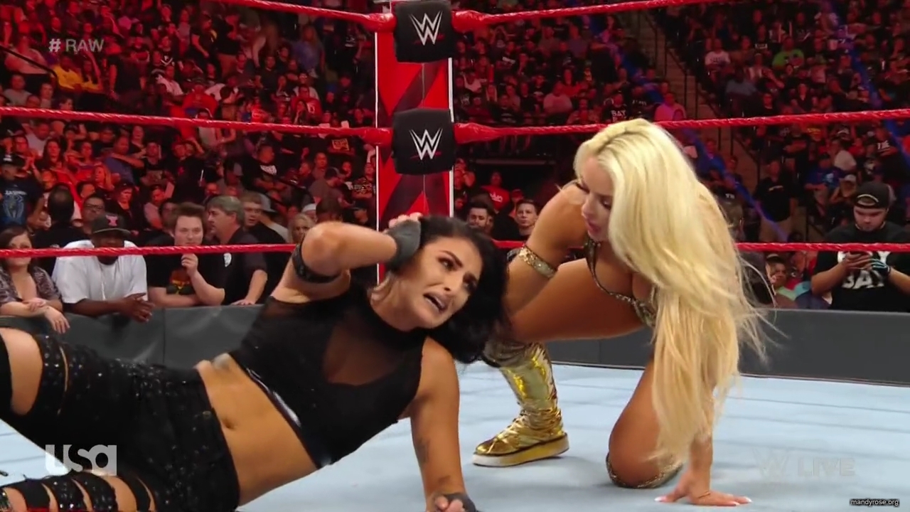 WWE_Monday_Night_RAW_2019_08_19_720p_HDTV_x264-KYR_mkv2007.jpg