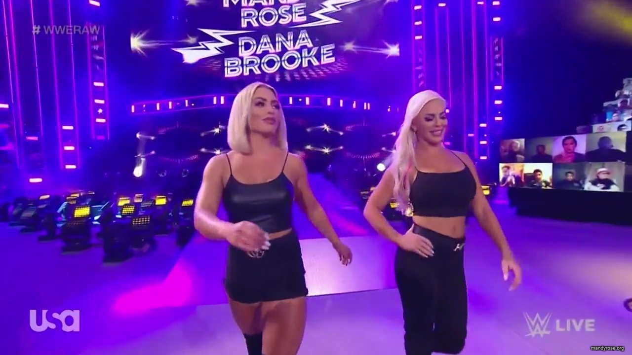WWE_Monday_Night_Raw_2020_10_12_720p_HDTV_x264-NWCHD_mp40425.jpg