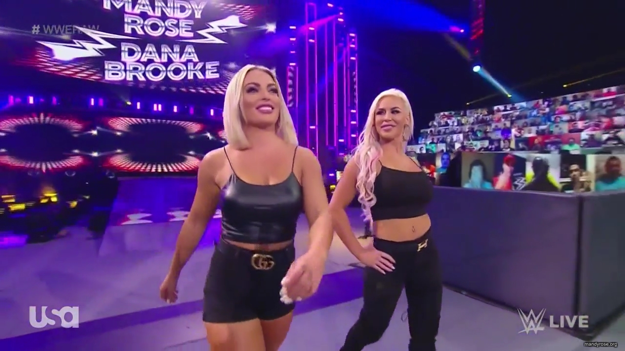 WWE_Monday_Night_Raw_2020_10_12_720p_HDTV_x264-NWCHD_mp40428.jpg