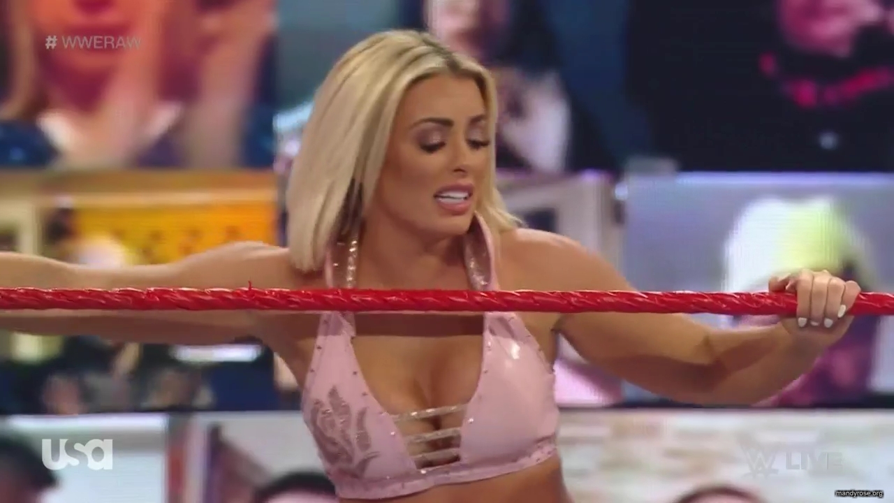 WWE_Monday_Night_Raw_2020_10_12_720p_HDTV_x264-NWCHD_mp40853.jpg