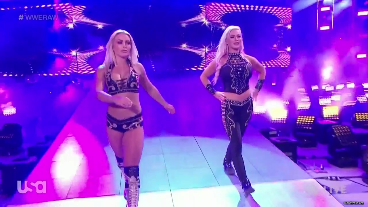 WWE_Monday_Night_Raw_2020_11_02_720p_HDTV_x264-NWCHD_mp40054.jpg