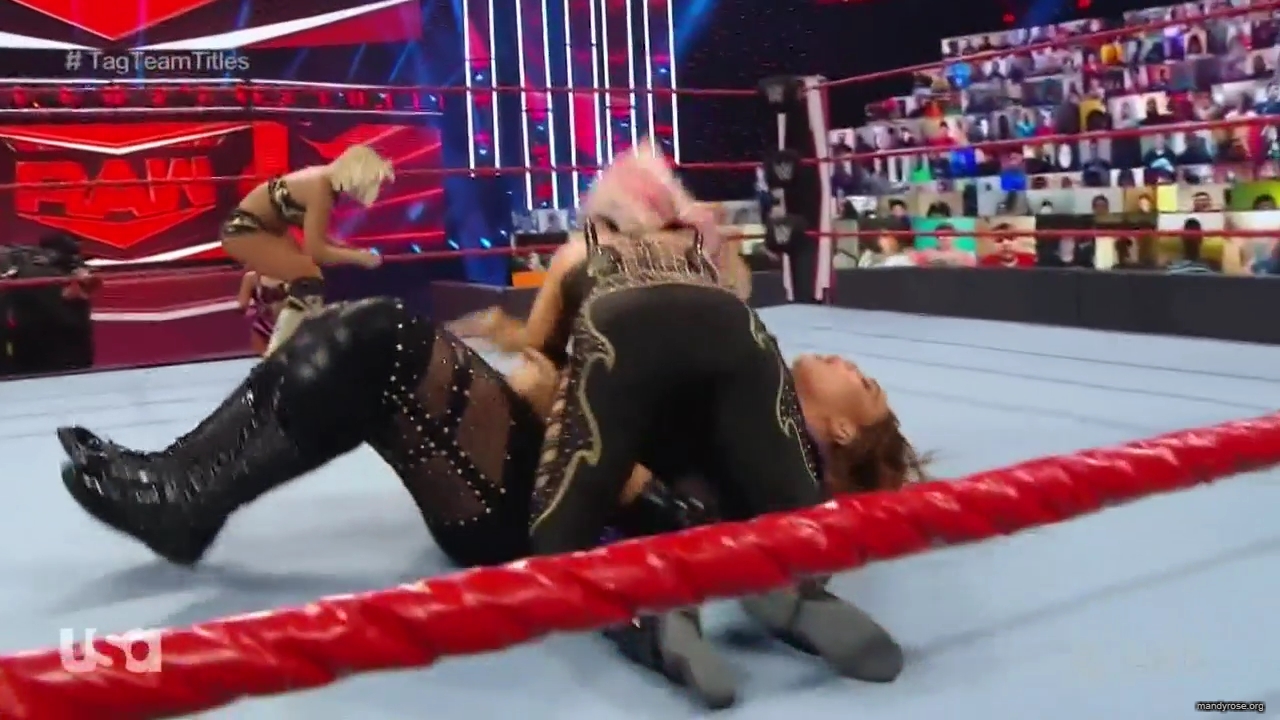 WWE_Monday_Night_Raw_2020_11_02_720p_HDTV_x264-NWCHD_mp40252.jpg