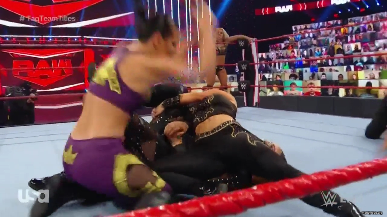 WWE_Monday_Night_Raw_2020_11_02_720p_HDTV_x264-NWCHD_mp40255.jpg