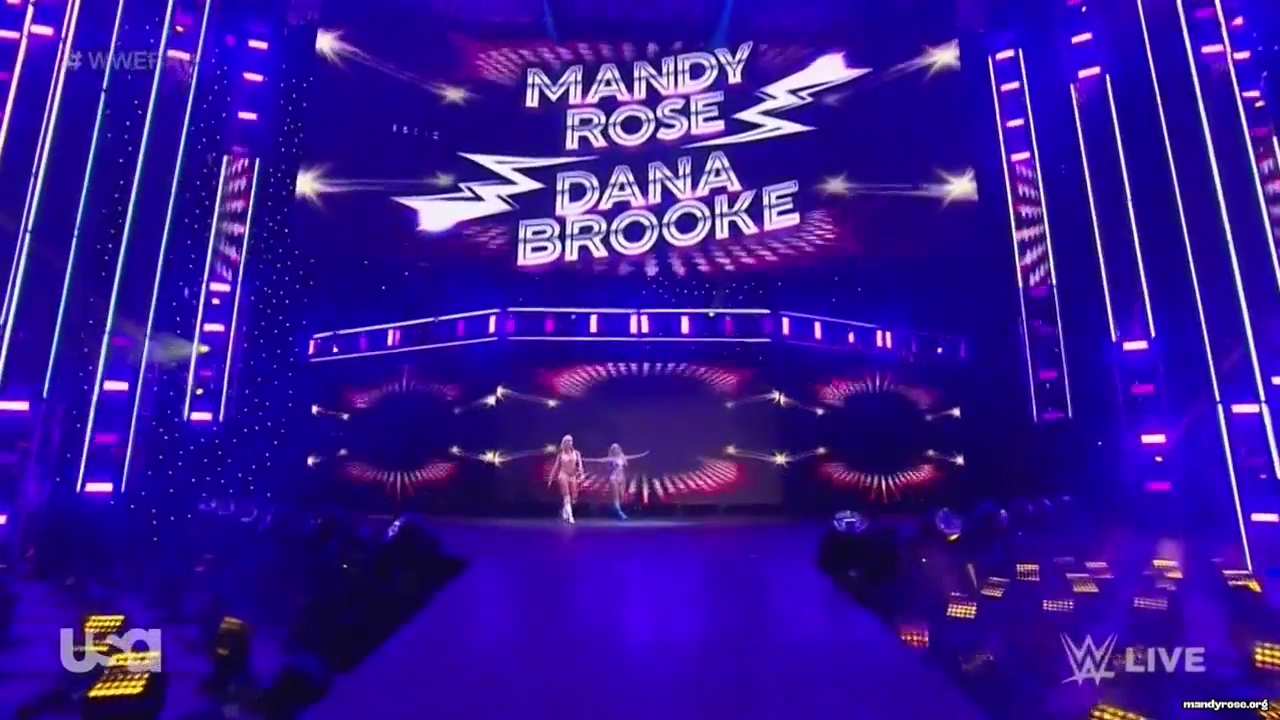 WWE_Monday_Night_Raw_2021_01_11_720p_HDTV_x264-NWCHD_mp42772.jpg