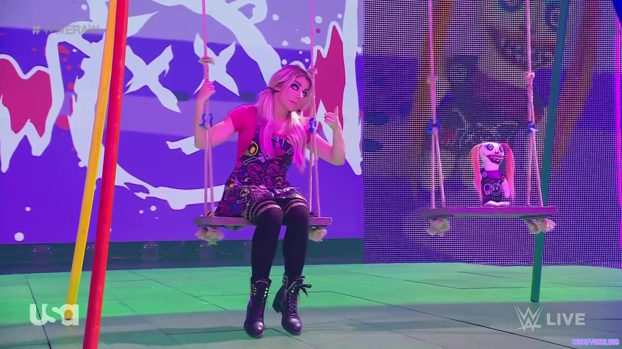 WWE_Monday_Night_Raw_2021_05_10_720p_HDTV_x264-NWCHD_mp40430.jpg