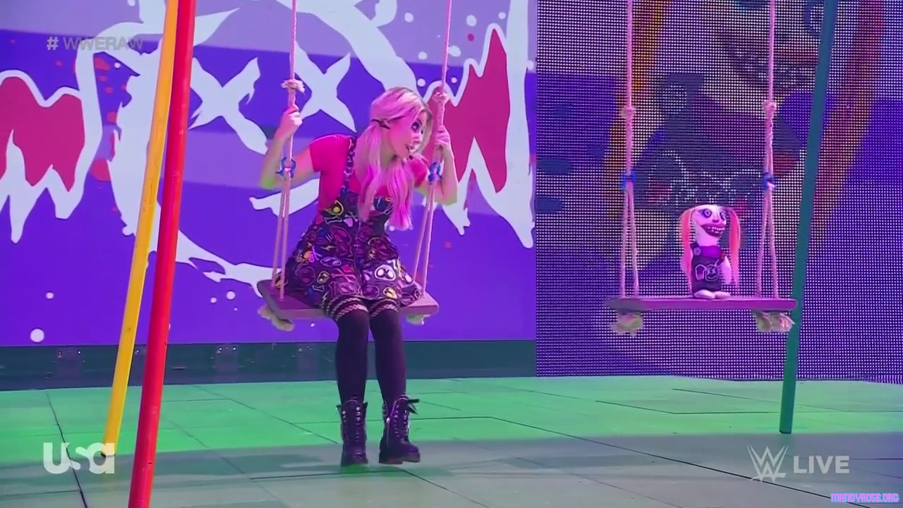 WWE_Monday_Night_Raw_2021_05_10_720p_HDTV_x264-NWCHD_mp40431.jpg