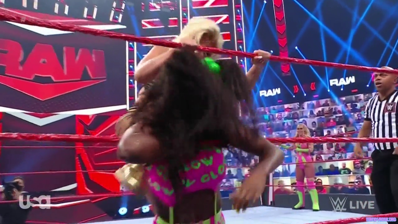 WWE_Monday_Night_Raw_2021_05_31_720p_HDTV_x264-NWCHD_mp40150.jpg