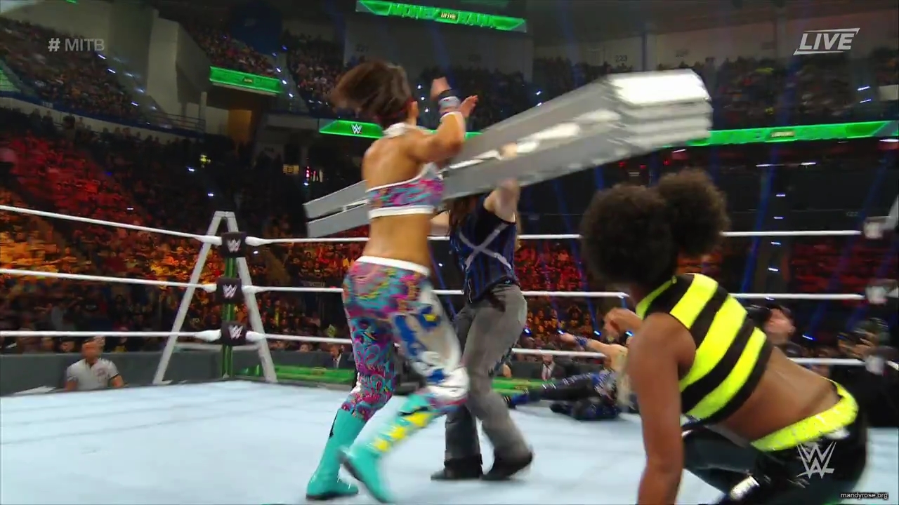 WWE_Money_In_The_Bank_2019_PPV_720p_WEB_h264-HEEL_mp40058.jpg
