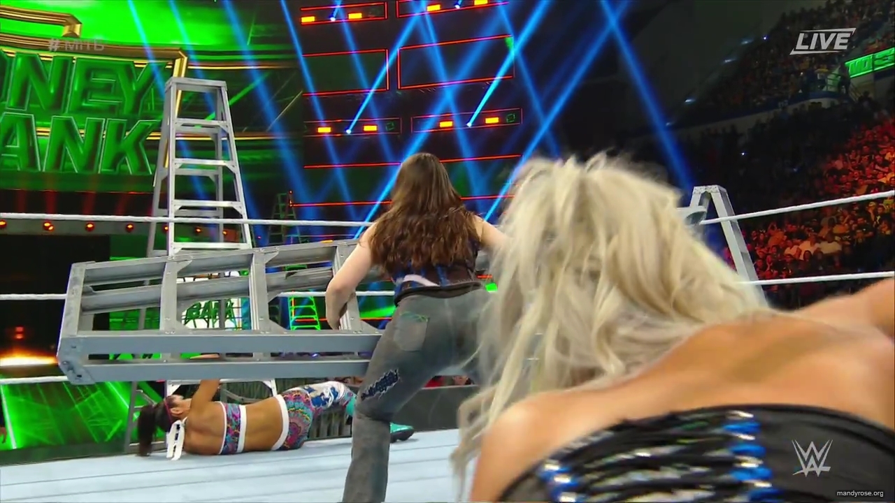 WWE_Money_In_The_Bank_2019_PPV_720p_WEB_h264-HEEL_mp40066.jpg