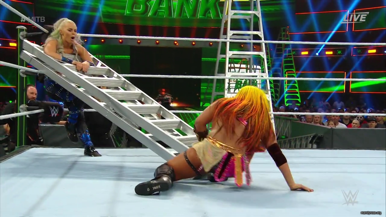 WWE_Money_In_The_Bank_2019_PPV_720p_WEB_h264-HEEL_mp40085.jpg