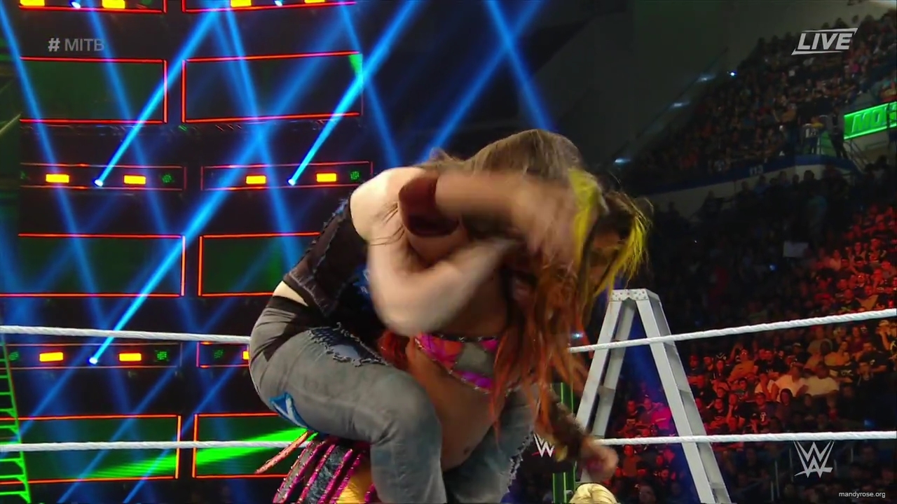 WWE_Money_In_The_Bank_2019_PPV_720p_WEB_h264-HEEL_mp40093.jpg