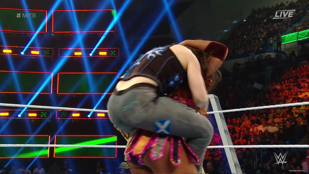 WWE_Money_In_The_Bank_2019_PPV_720p_WEB_h264-HEEL_mp40094.jpg