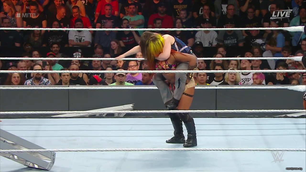 WWE_Money_In_The_Bank_2019_PPV_720p_WEB_h264-HEEL_mp40095.jpg