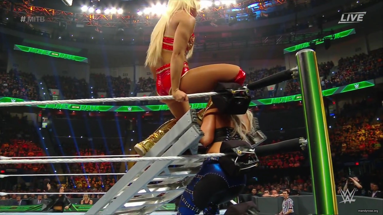 WWE_Money_In_The_Bank_2019_PPV_720p_WEB_h264-HEEL_mp40108.jpg
