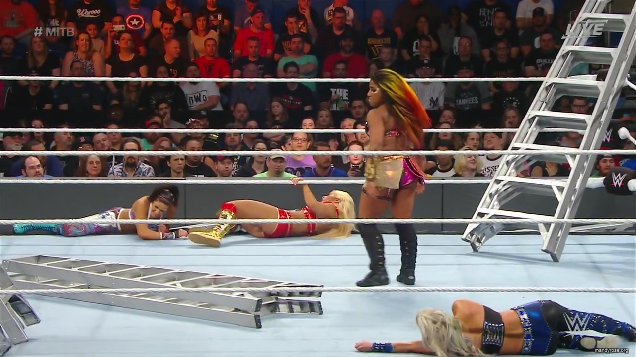 WWE_Money_In_The_Bank_2019_PPV_720p_WEB_h264-HEEL_mp40236.jpg
