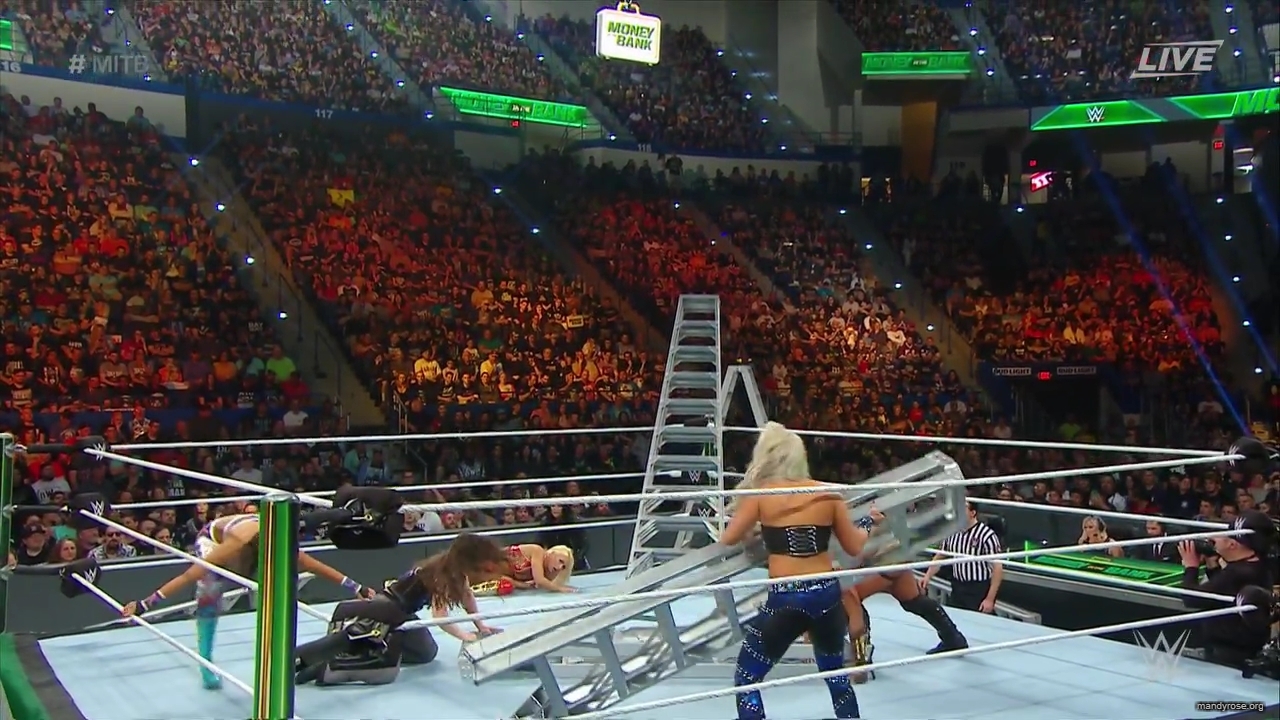 WWE_Money_In_The_Bank_2019_PPV_720p_WEB_h264-HEEL_mp40243.jpg