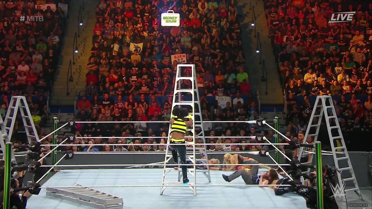 WWE_Money_In_The_Bank_2019_PPV_720p_WEB_h264-HEEL_mp40270.jpg