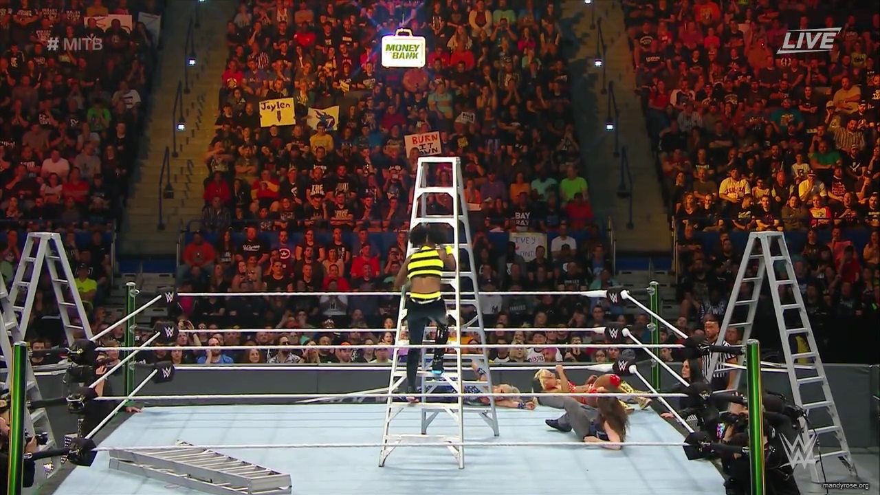 WWE_Money_In_The_Bank_2019_PPV_720p_WEB_h264-HEEL_mp40271.jpg