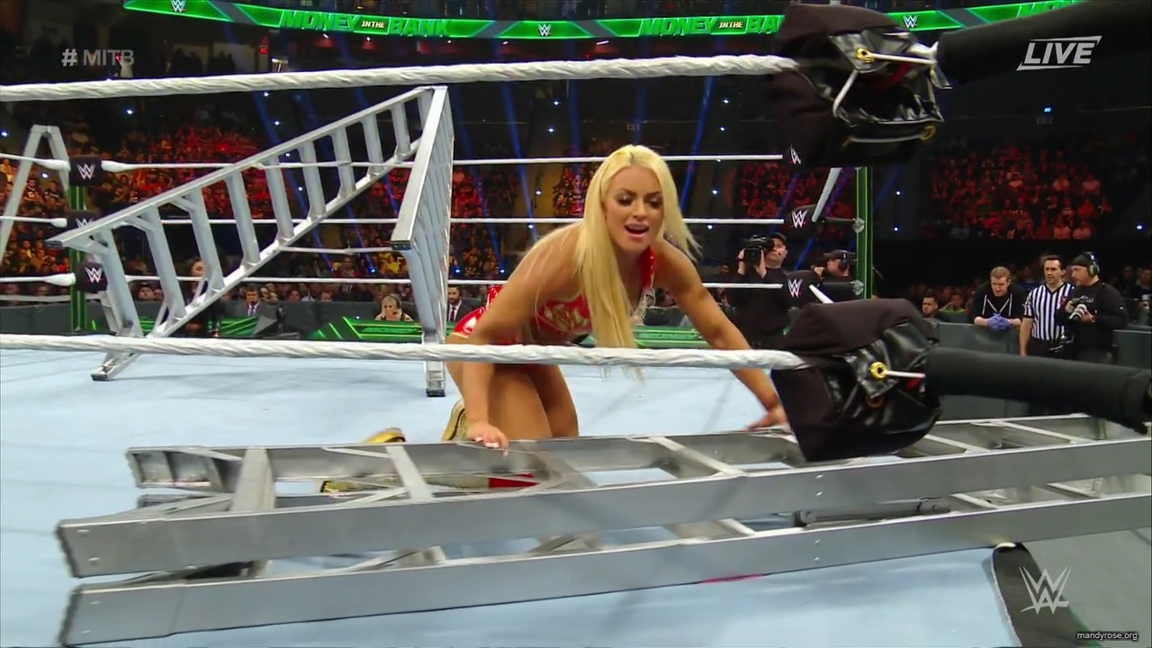 WWE_Money_In_The_Bank_2019_PPV_720p_WEB_h264-HEEL_mp40335.jpg