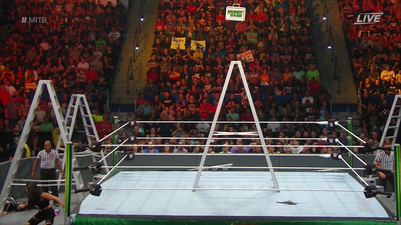 WWE_Money_In_The_Bank_2019_PPV_720p_WEB_h264-HEEL_mp40444.jpg