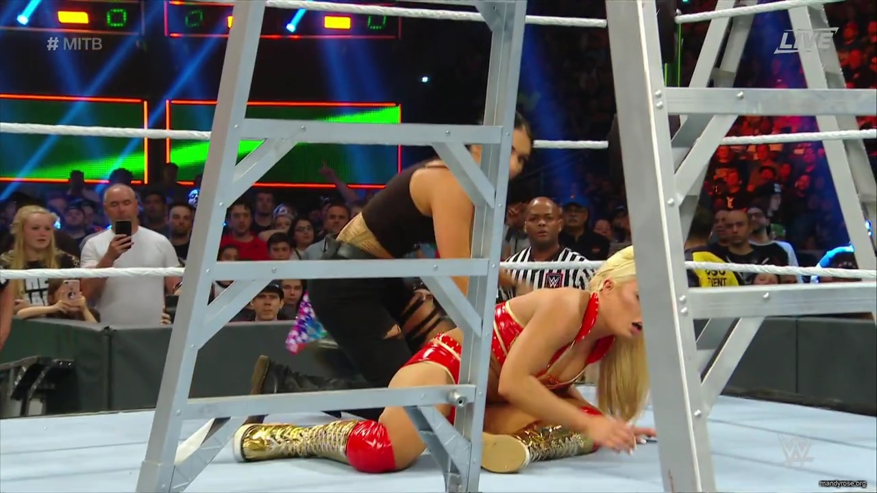 WWE_Money_In_The_Bank_2019_PPV_720p_WEB_h264-HEEL_mp40460.jpg