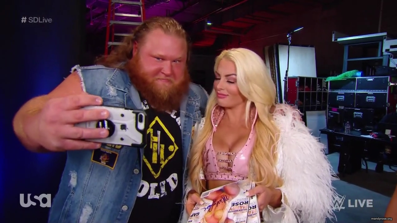 WWE_SmackDown_2019_09_24_720p_WEB_h264-HEEL_mp41828.jpg